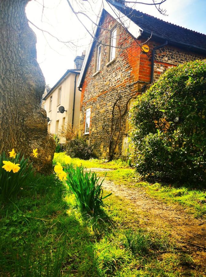 Historic, Traditional & Spacious Wiltshire Cottage Shrewton Zewnętrze zdjęcie